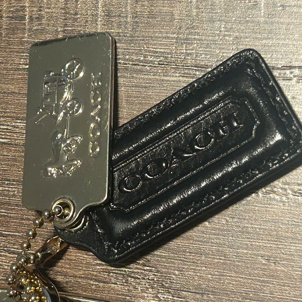 Coach black leather shoulder bag with gold accents - Picture 6 of 11
